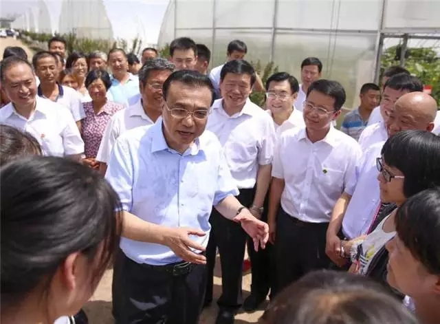 李克強(qiáng)總理冒酷暑考察陜西羊乳產(chǎn)業(yè)鏈，精準(zhǔn)扶貧項(xiàng)目